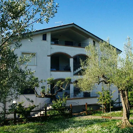 Leandra Bed & Breakfast *