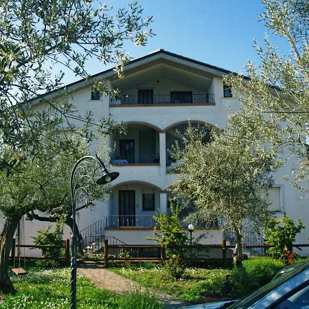 Leandra 住宿加早餐酒店 *